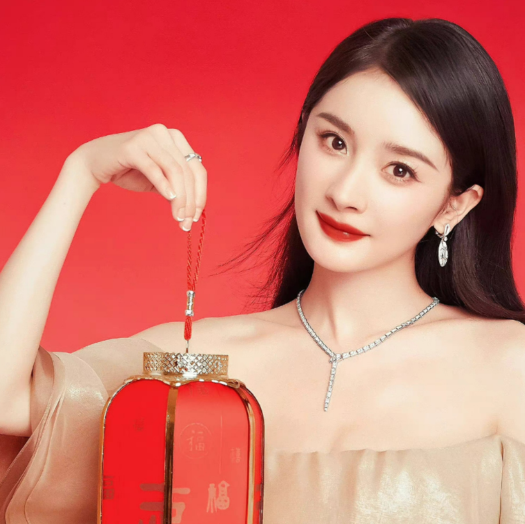 杨幂微博头像为什么一直不换？她的秘密究竟是什么？